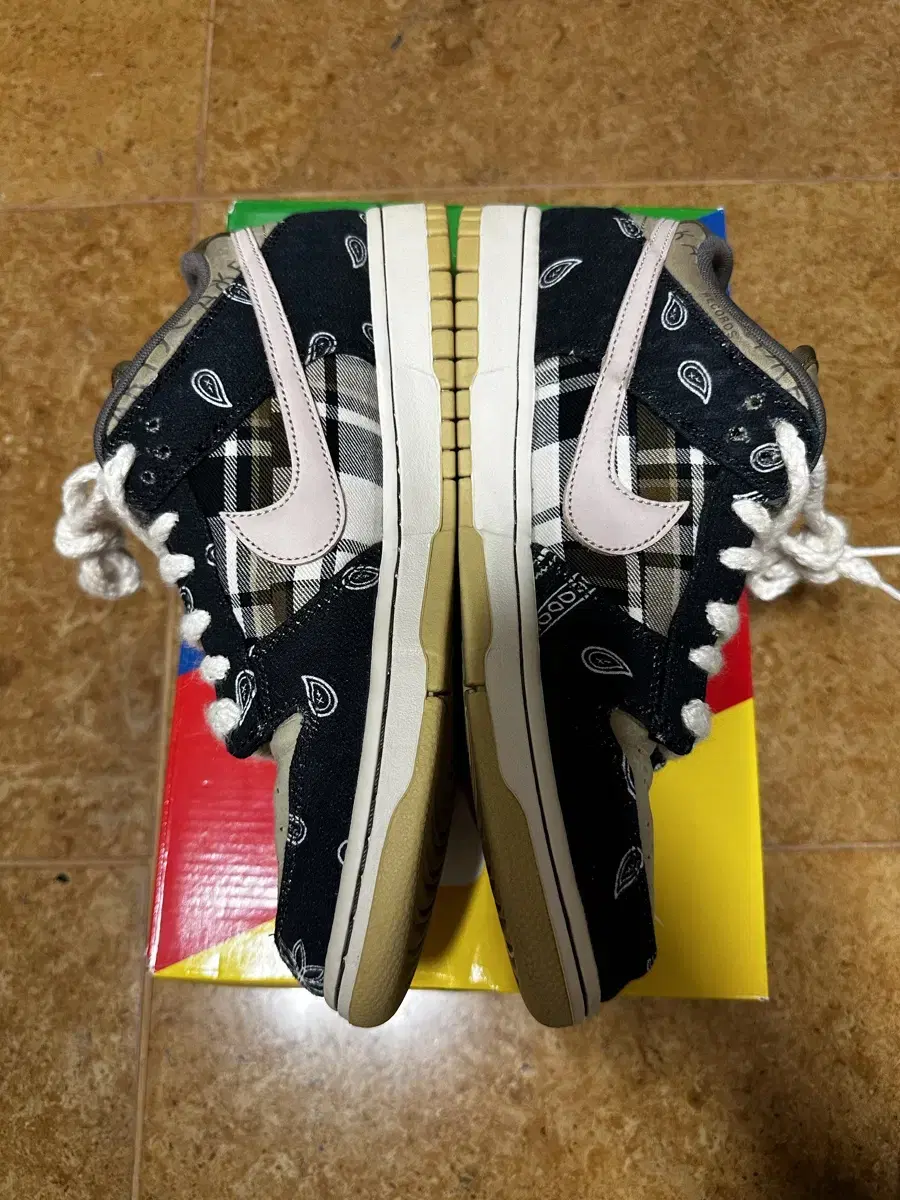 나이키 스캇 덩크 Nike x Travis Scott SB Dunk